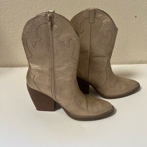 Mix No. 6 Tan Heeled Boots Western Style size 9m metalic